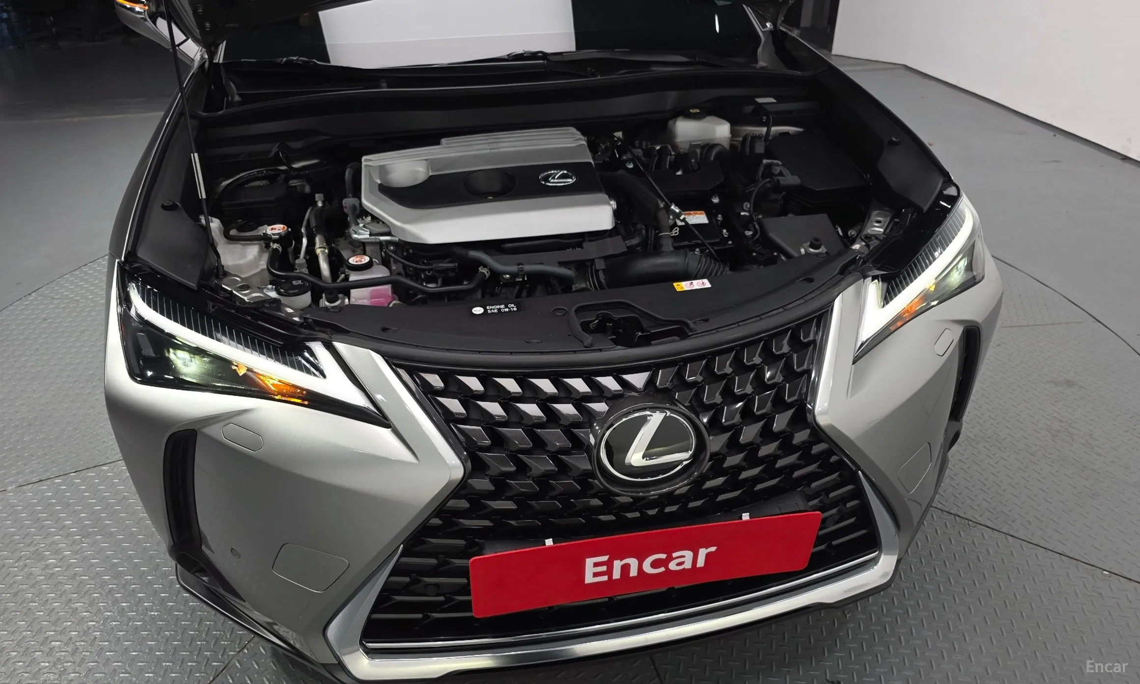 Lexus UX250h превью 6