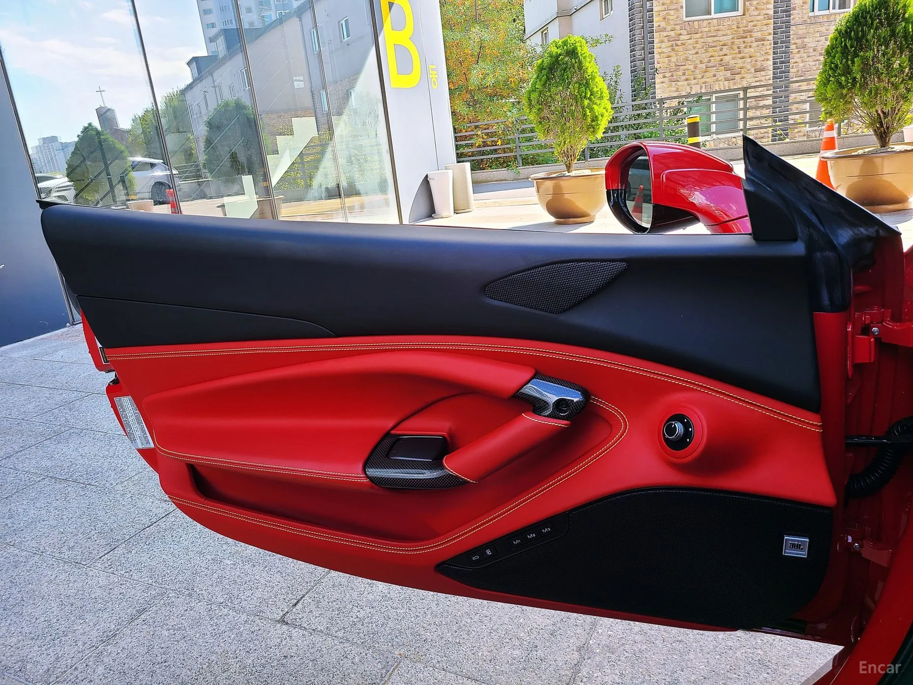 Ferrari F8 Spider превью 12