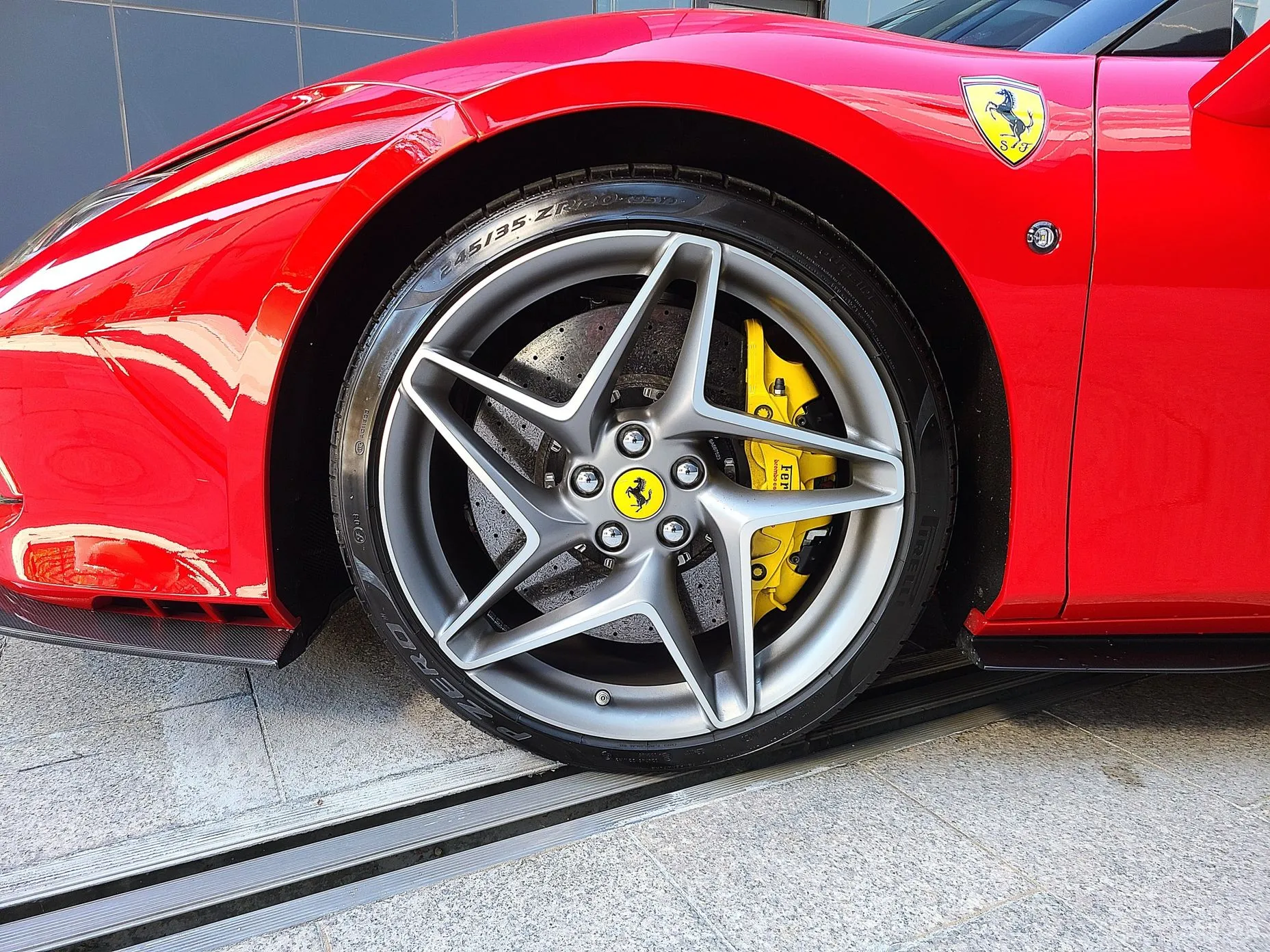 Ferrari F8 Spider превью 19