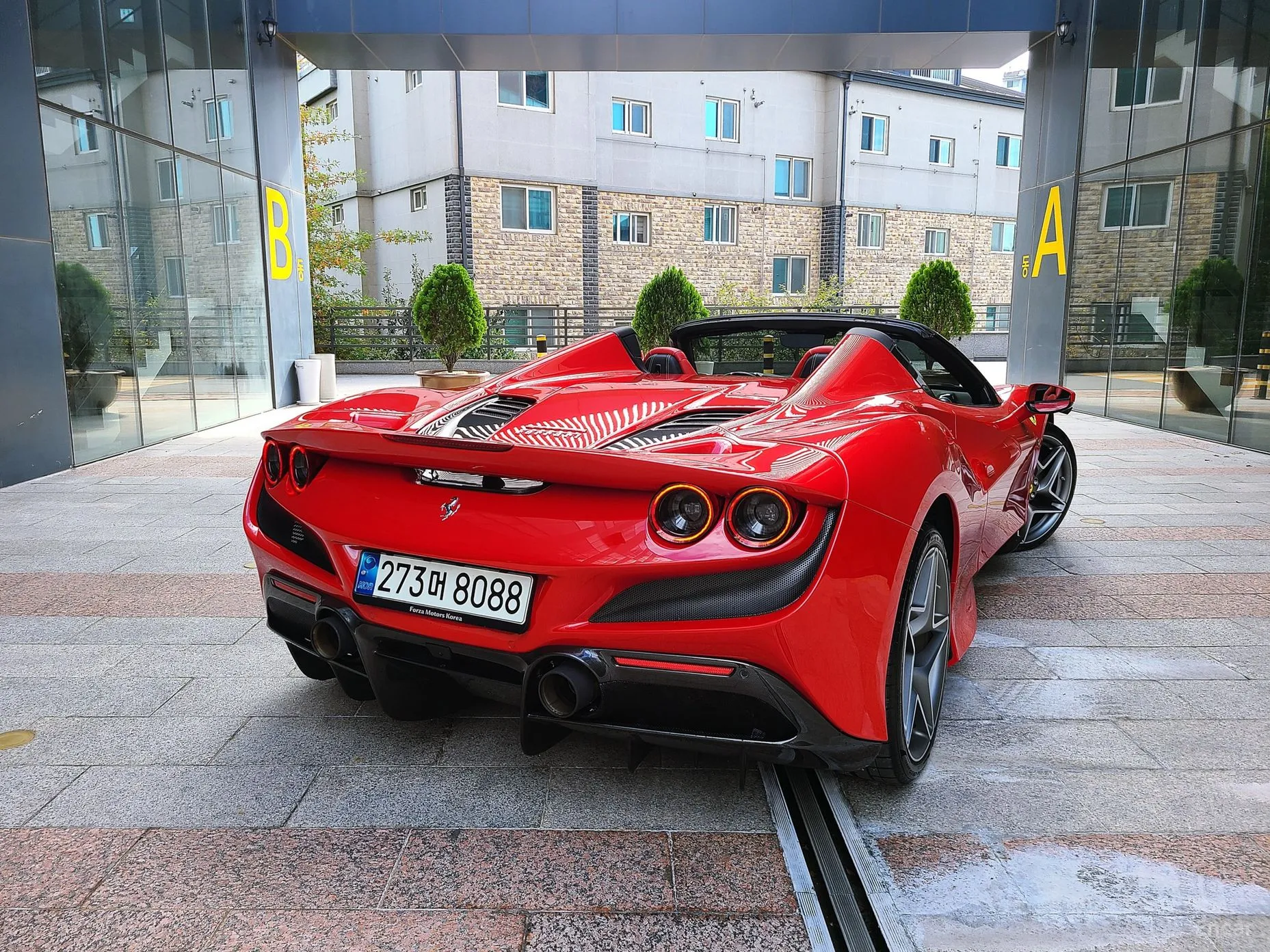 Ferrari F8 Spider превью 3