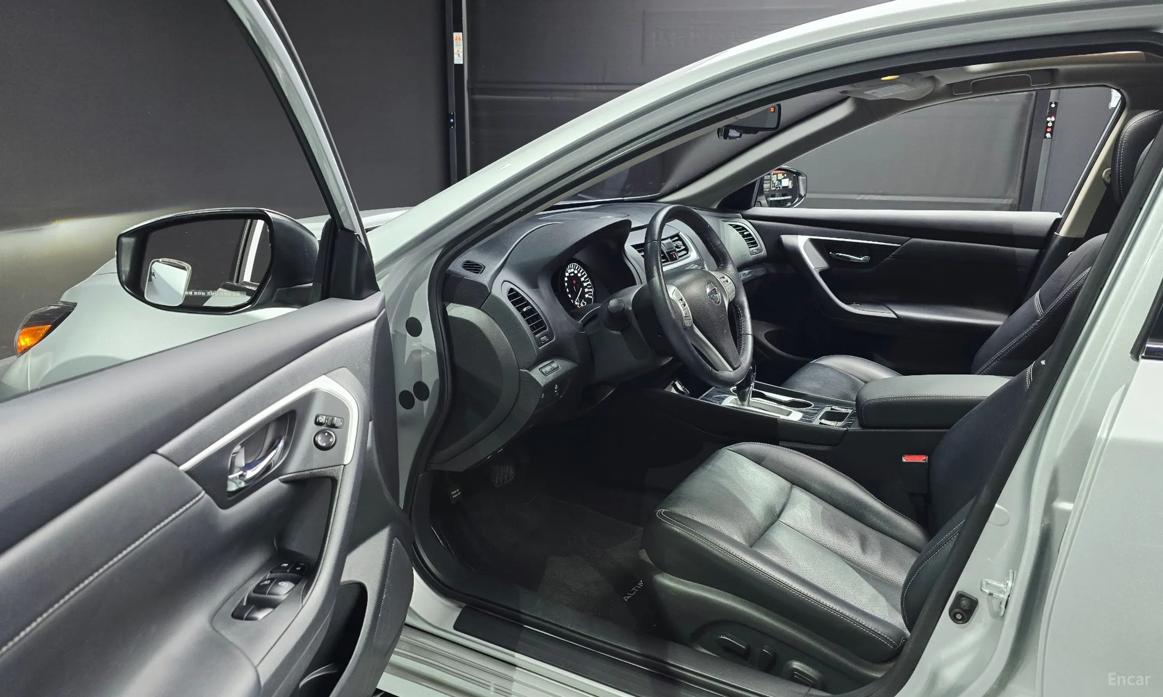Nissan Altima превью 10