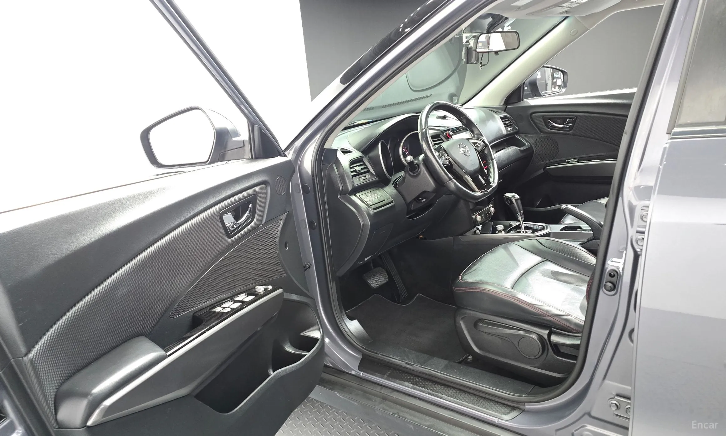 KG Mobility (SsangYong) Tivoli Air превью 10