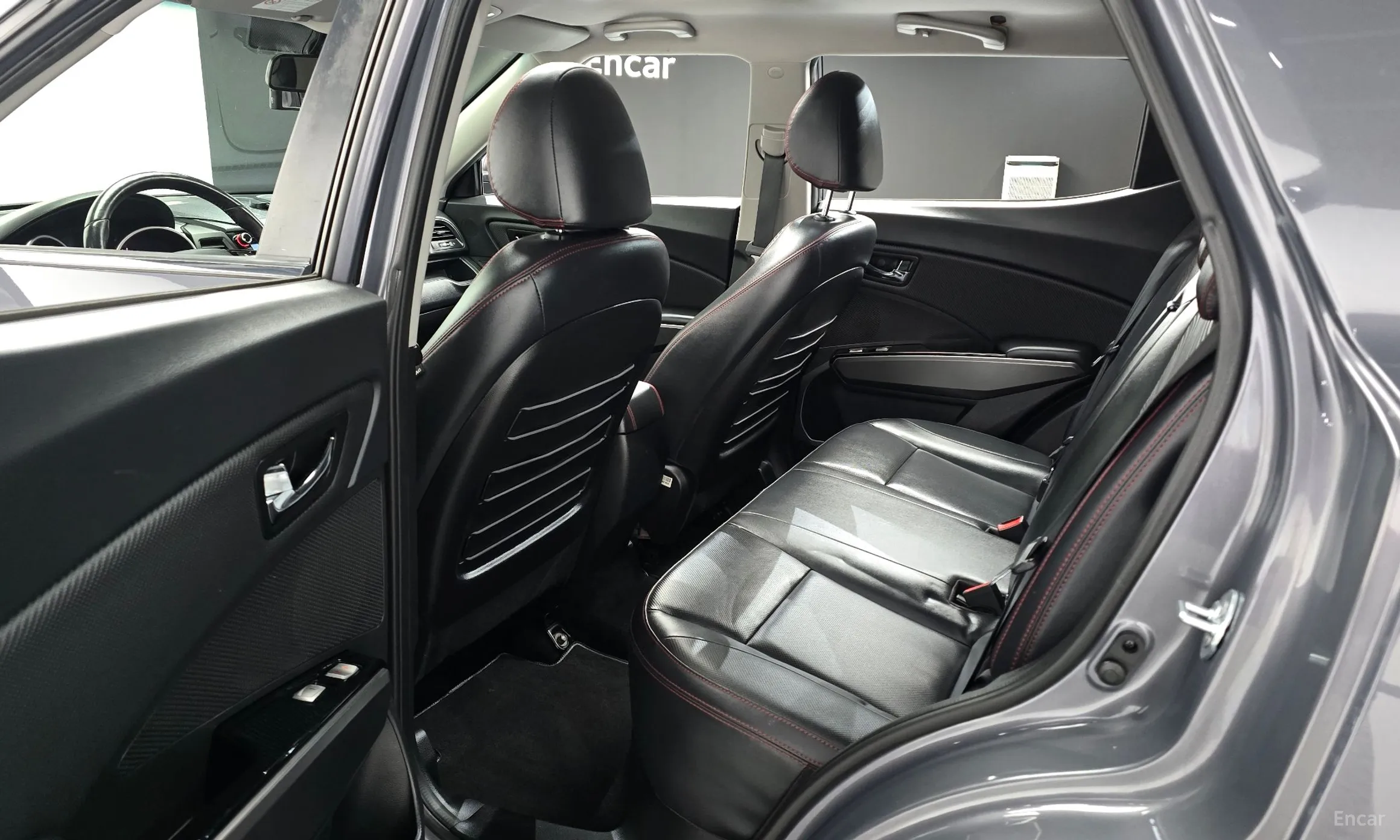 KG Mobility (SsangYong) Tivoli Air превью 11