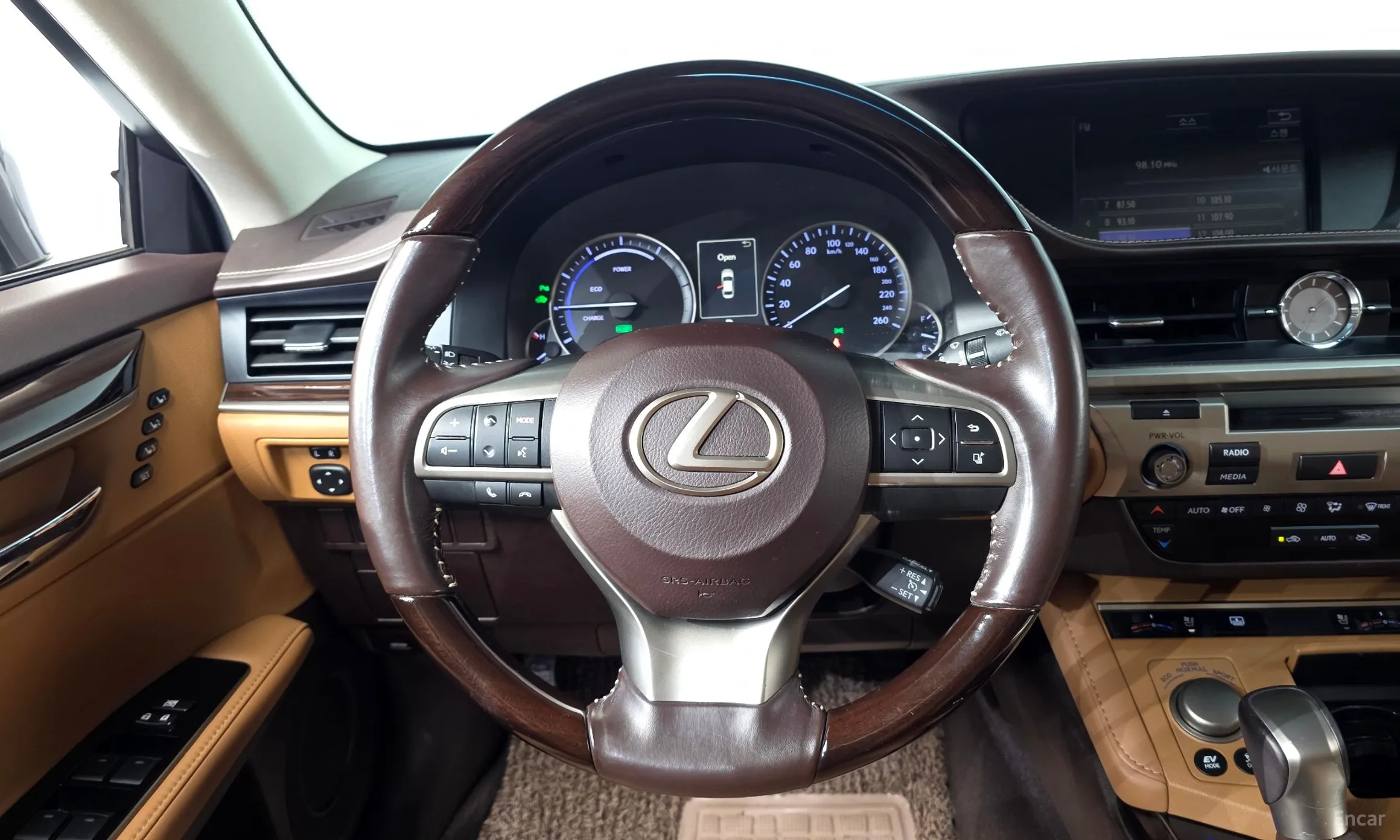Lexus New ES300h превью 12