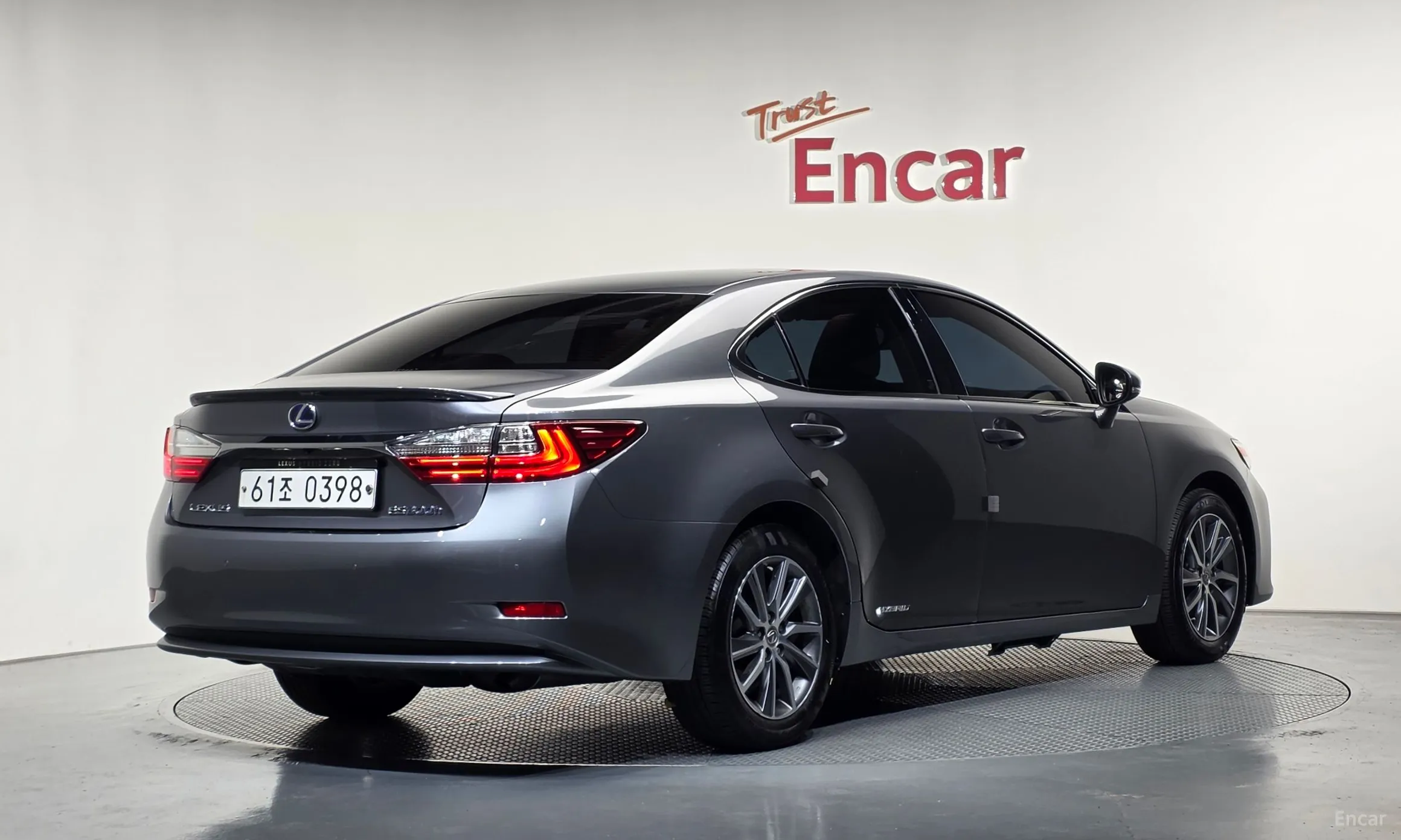 Lexus New ES300h