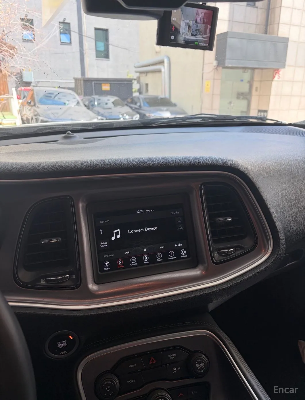 Dodge Challenger превью 5
