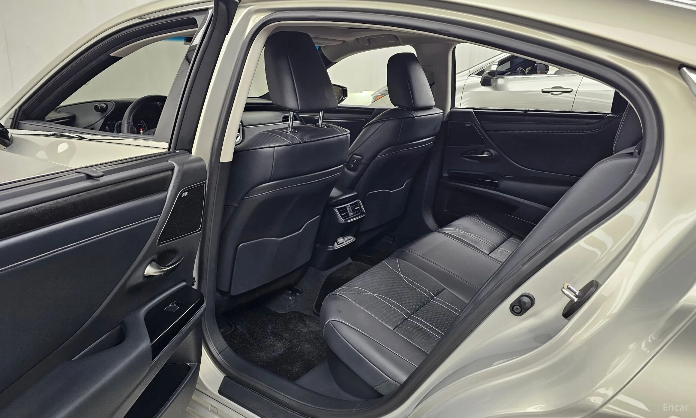Lexus ES300h 7th Generation превью 12