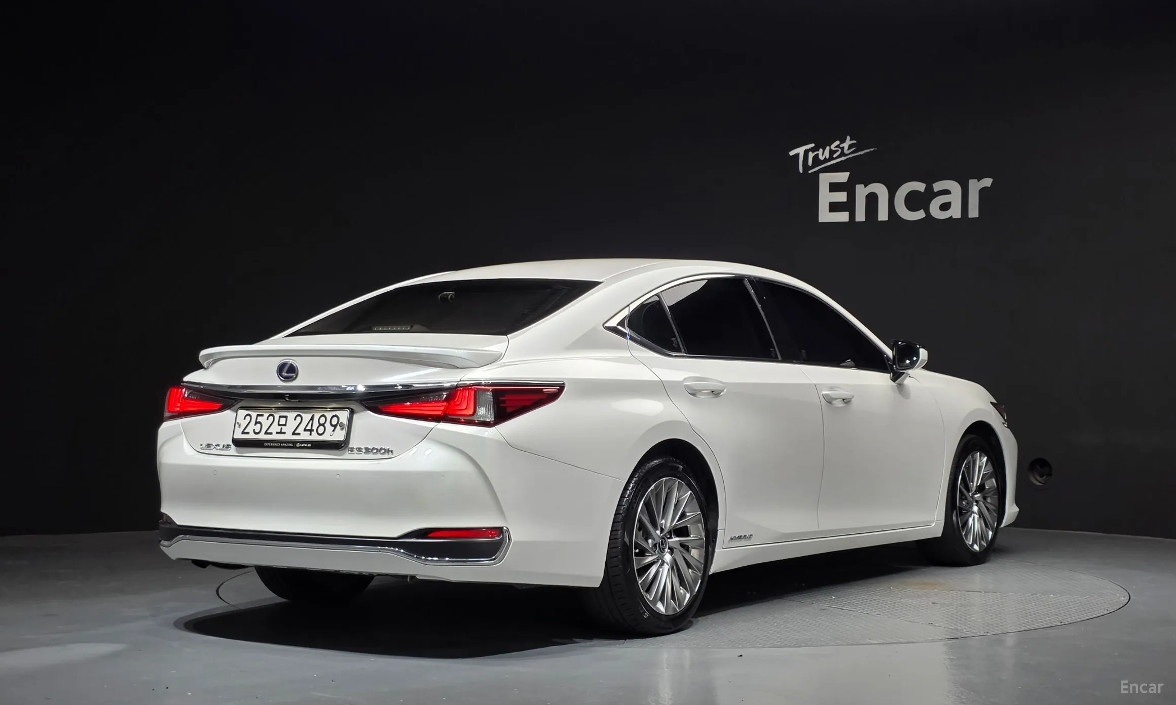 Lexus ES300h 7th Generation