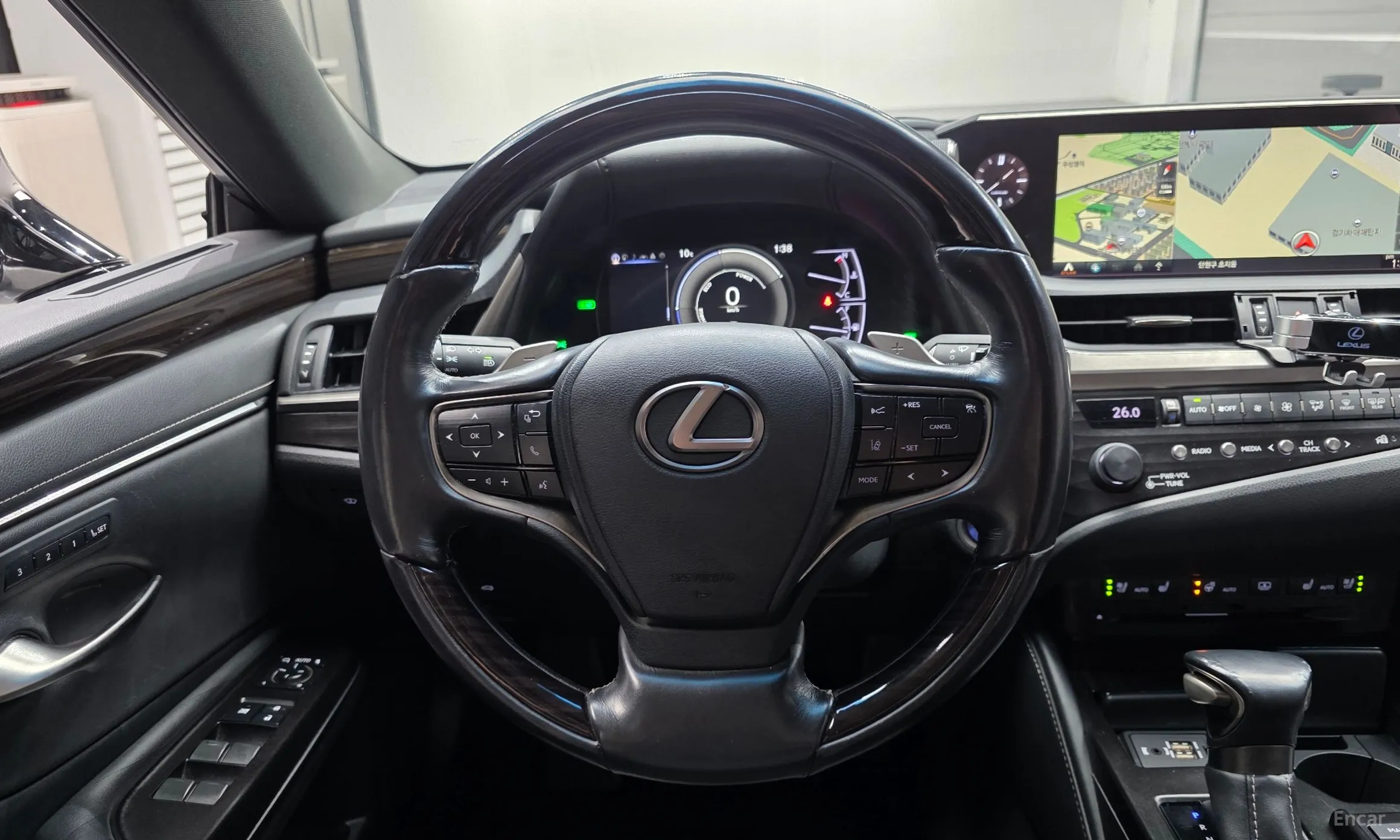 Lexus ES300h 7th Generation превью 17