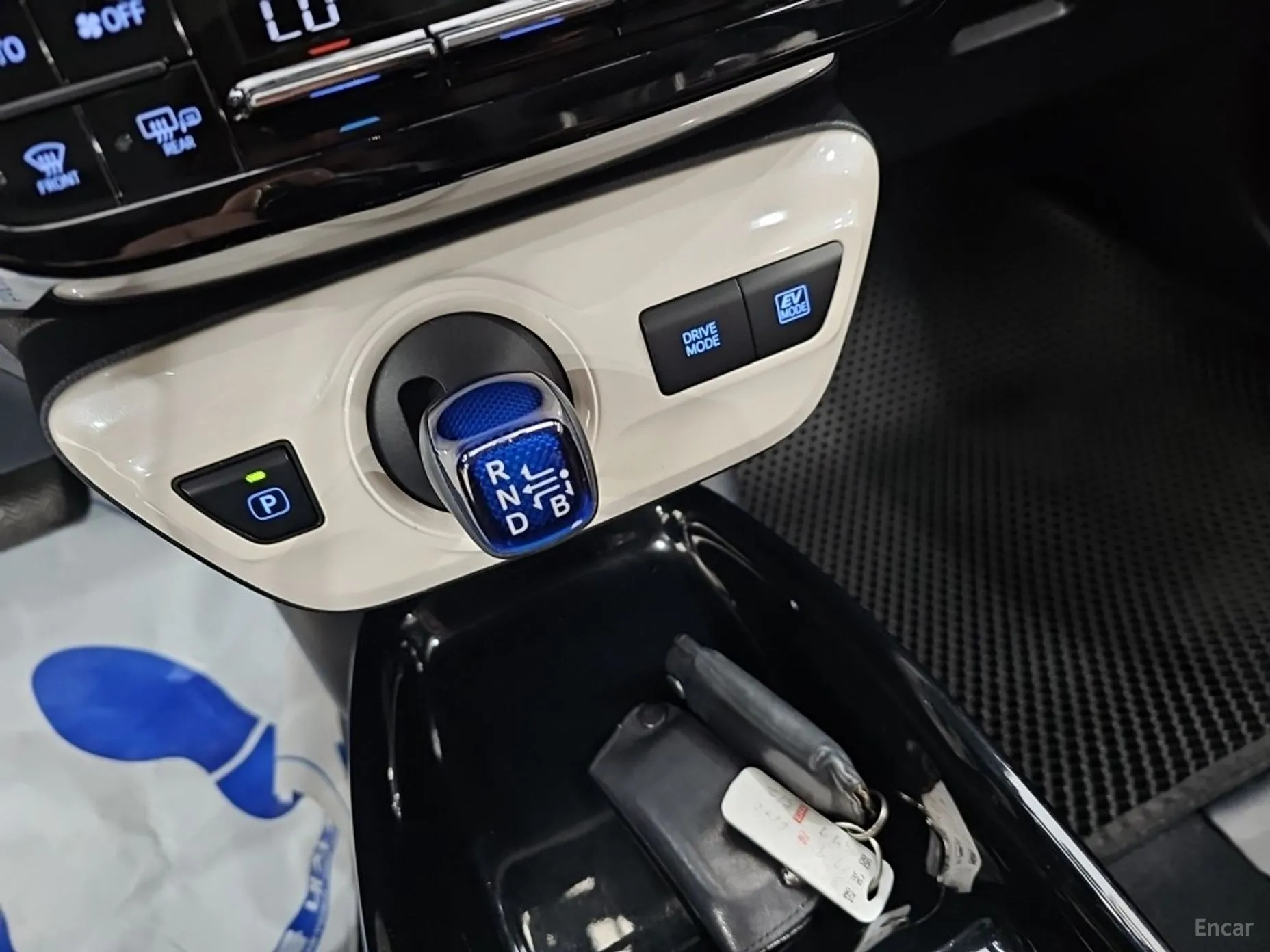 Toyota Prius 4th Generation превью 9