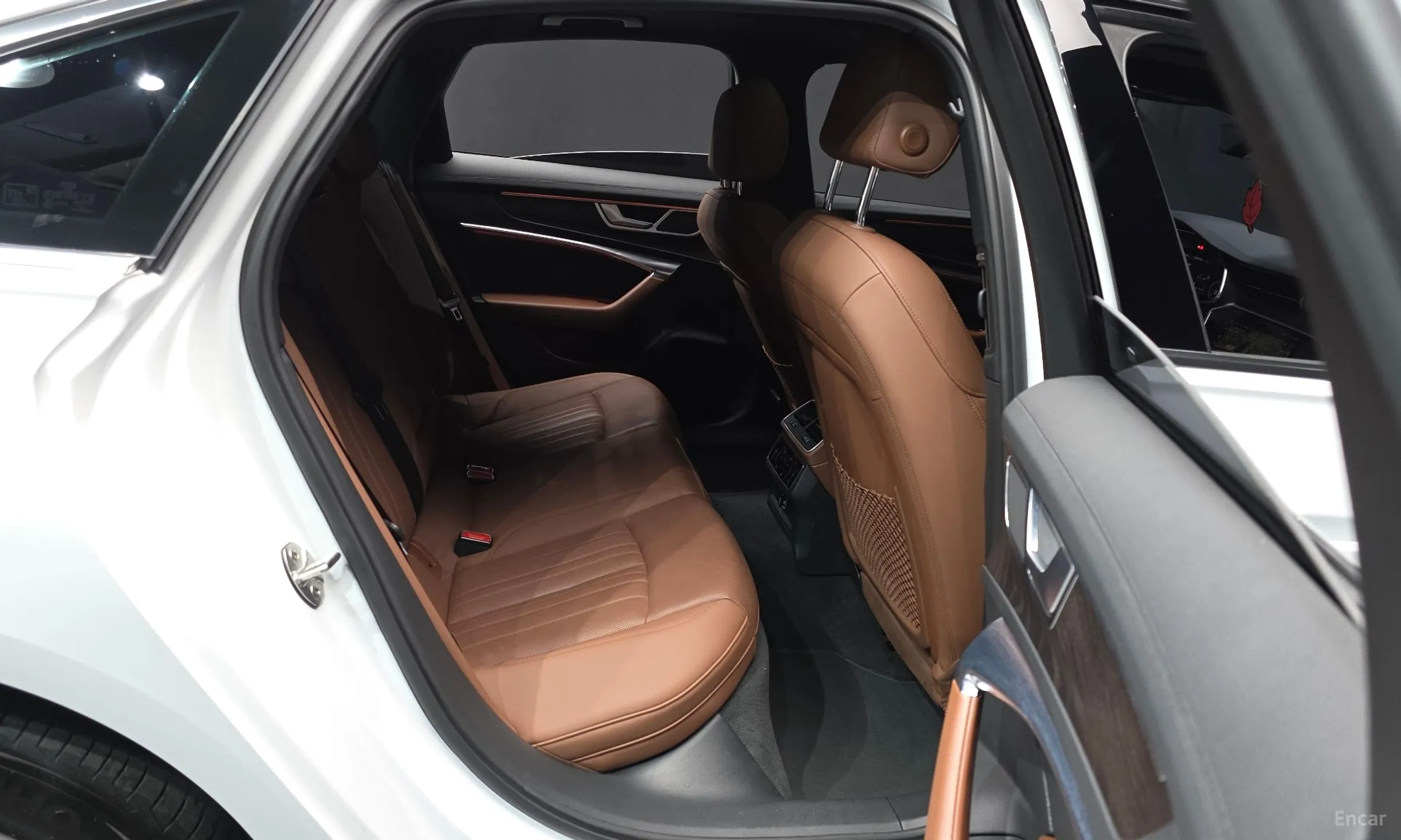 Audi A6 (C8) превью 12
