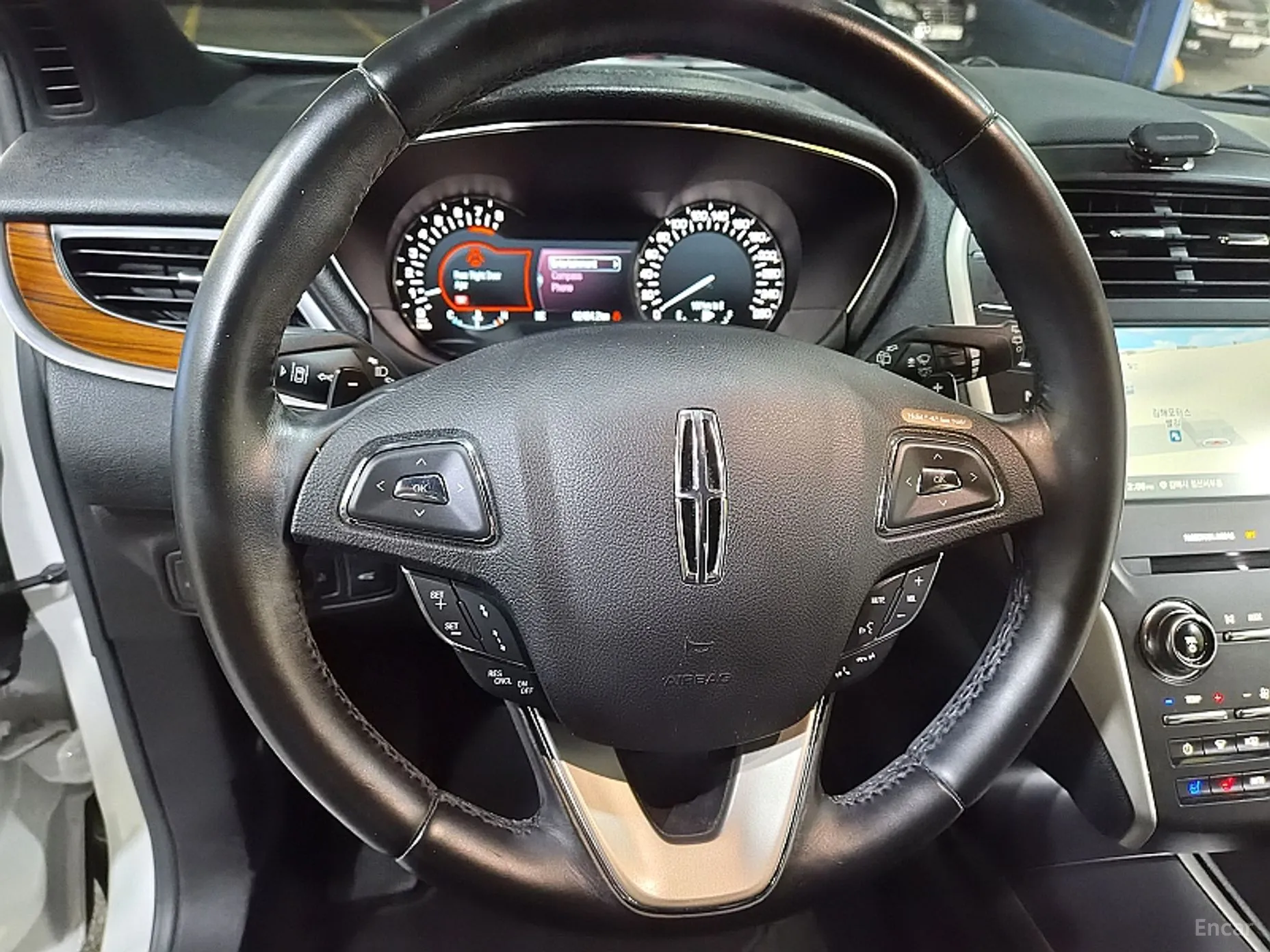 Lincoln MKC превью 11