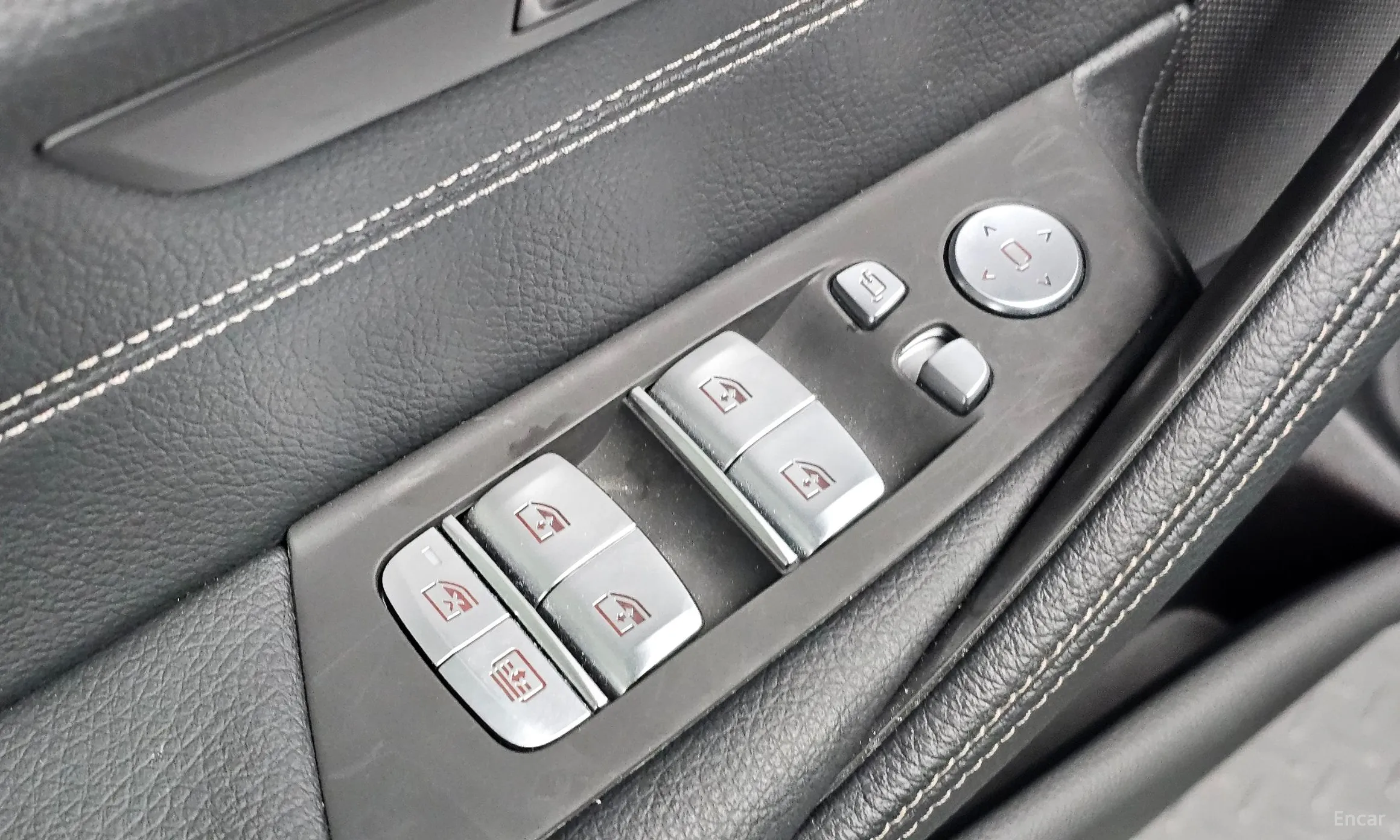 BMW 5 Series (G30) превью 15