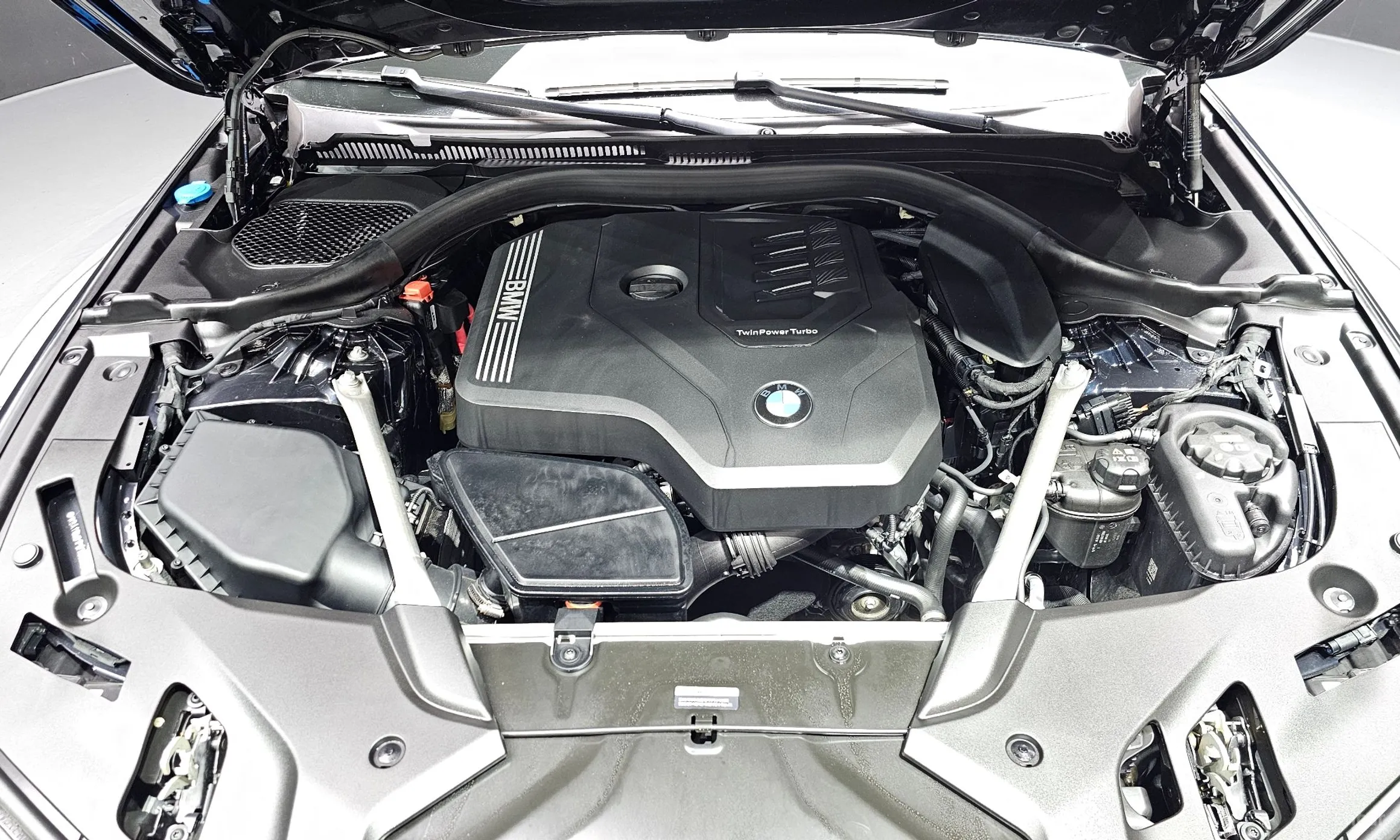 BMW 5 Series (G30) превью 6