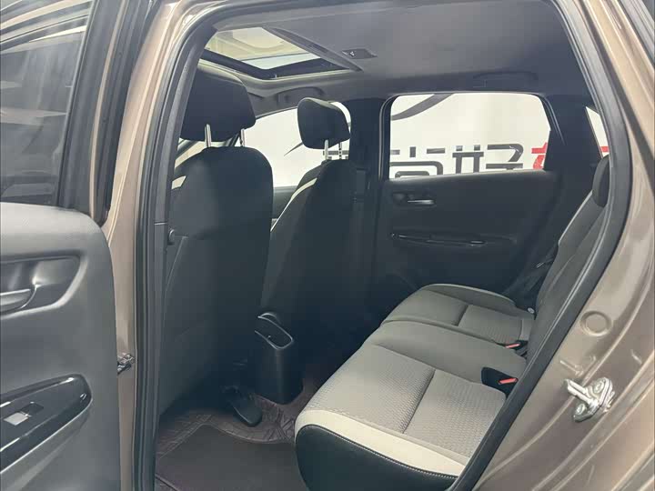 Honda Life превью 6