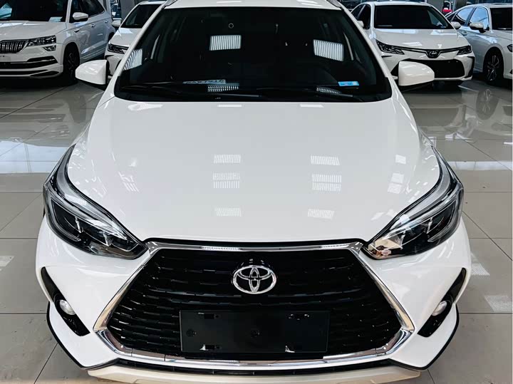 Toyota Yaris превью 2