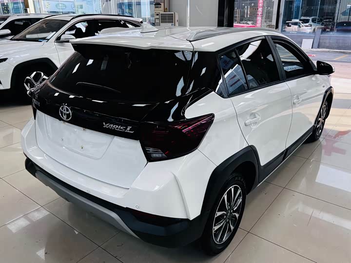 Toyota Yaris превью 3