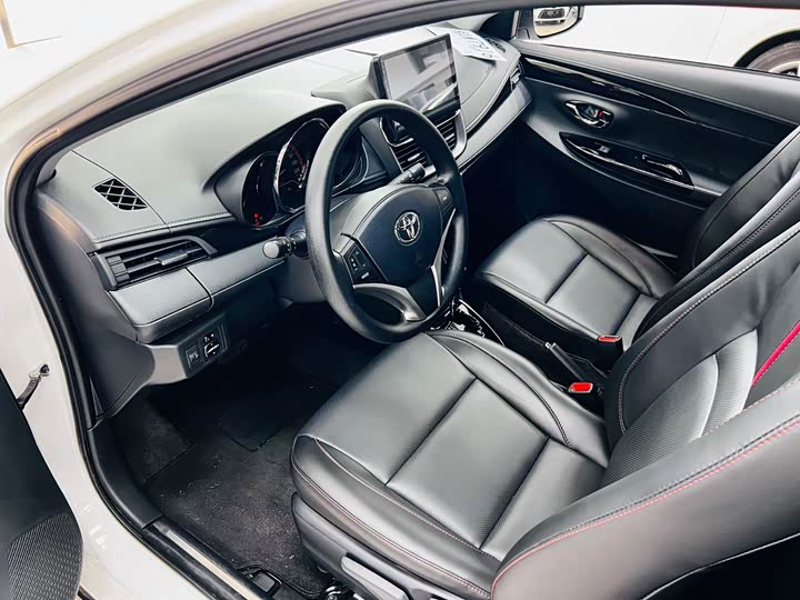 Toyota Yaris превью 5