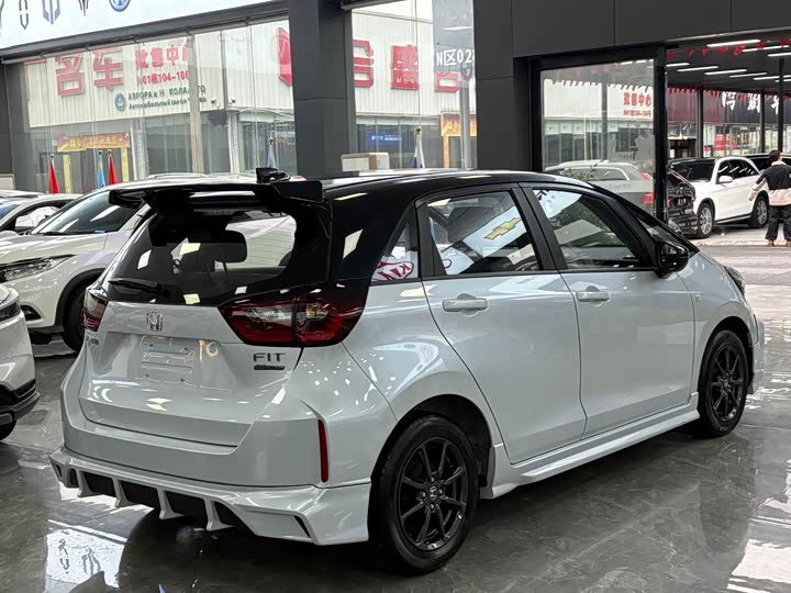 Honda Fit превью 3