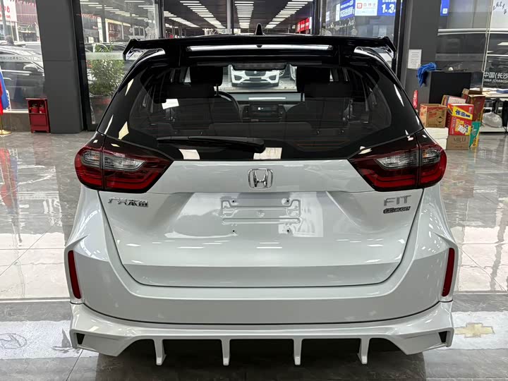 Honda Fit превью 4