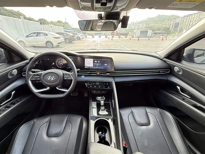 Hyundai Elantra превью 5