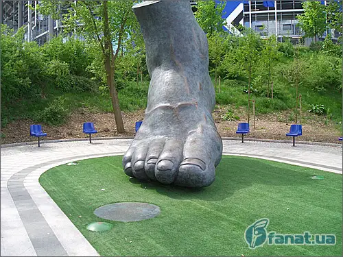 Foot sculpture of Uwe Seeler at Hamburg Arena