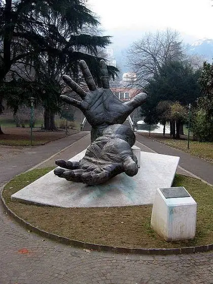 Image of body parts sculpture