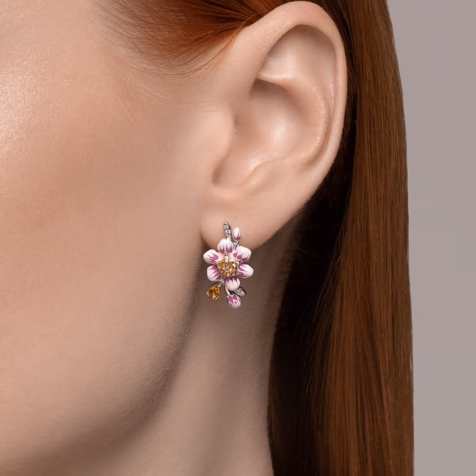 Серьги из серебра с позолотой, цитринами, эмалью и фианитами — фото 3