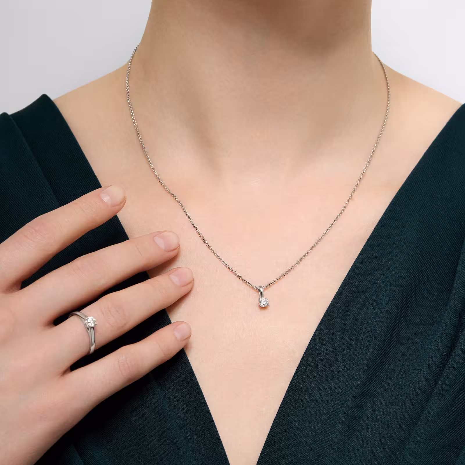 Подвеска из белого золота с бриллиантом 0,3 ct — фото 7