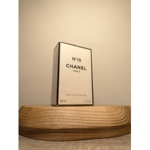 Парфюмерная вода Chanel № 19 EDP 50 мл винтаж 1996 года сплэш в слюде Парфюмерная вода Chanel № 19 EDP 50 мл винтаж 1996 года сплэш в слюде