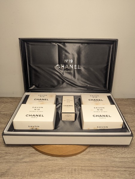 Набор Chanel № 19: 4 мыла + EDT 19 мл винтаж 1980-х годов