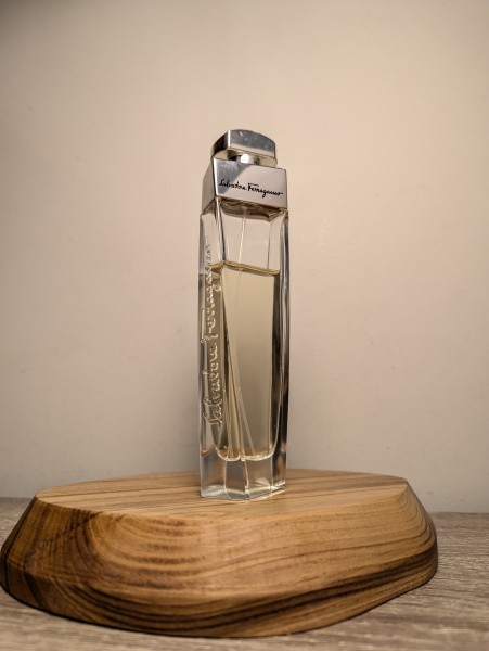 Парфюмерная вода Salvatore Ferragamo pour Femme EDP 50 мл винтаж 2000-х годов спрей