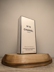 Парфюмерная вода Chanel № 19 Eau de Parfum EDP 50 мл винтаж 1998 года спрей в слюде Парфюмерная вода Chanel № 19 Eau de Parfum EDP 50 мл винтаж 1998 года спрей в слюде