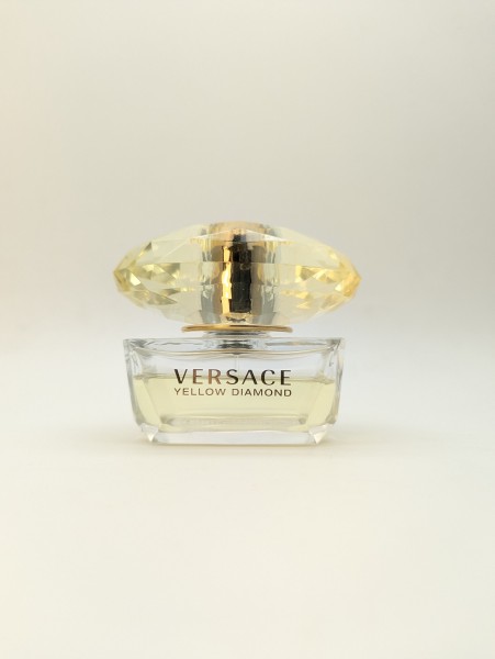 Туалетная вода Versace Yellow Diamond EDT 50 мл 2021 года спрей