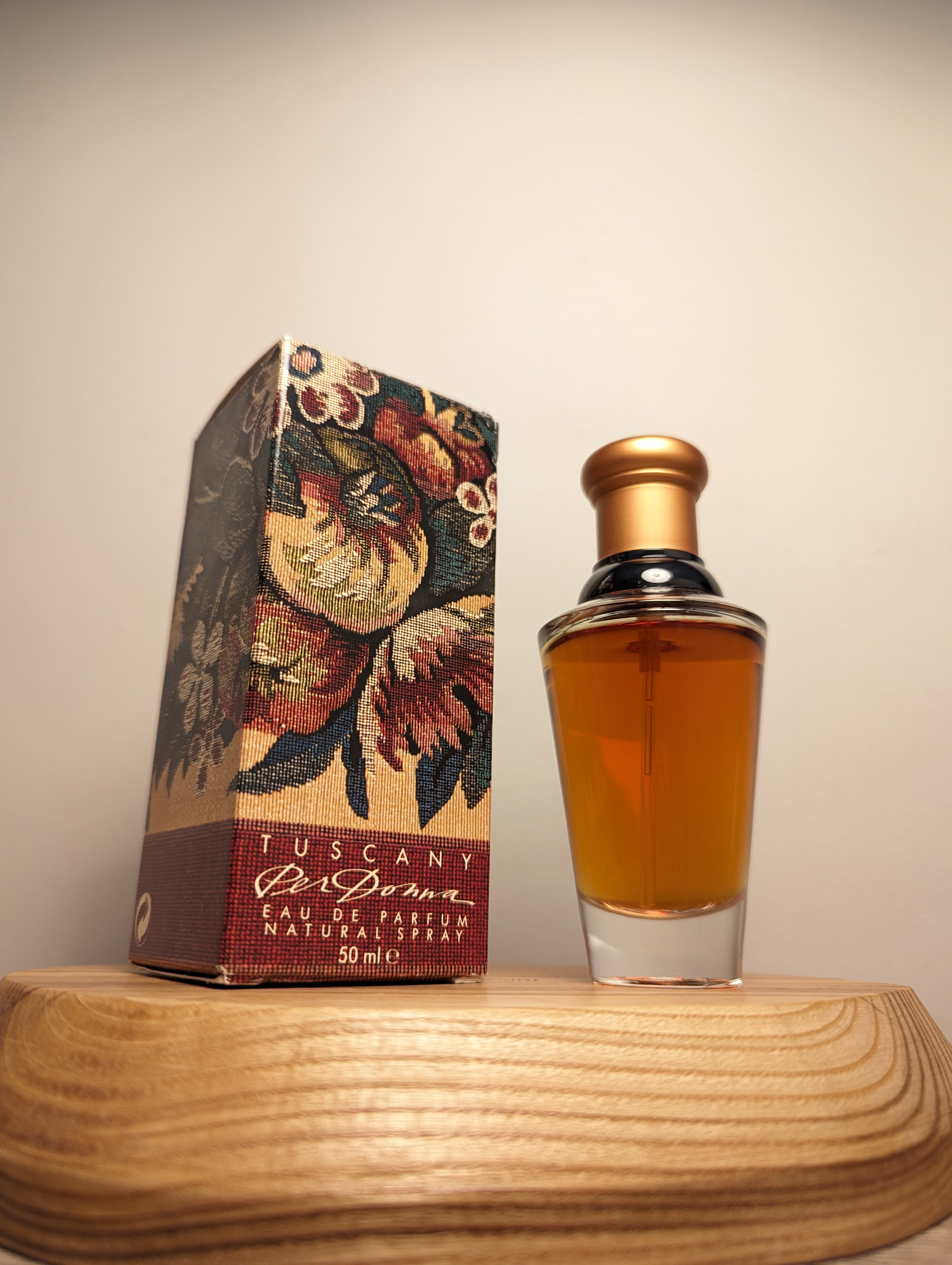 Духи Aramis Tuscany Per Donna — винтажный флакон