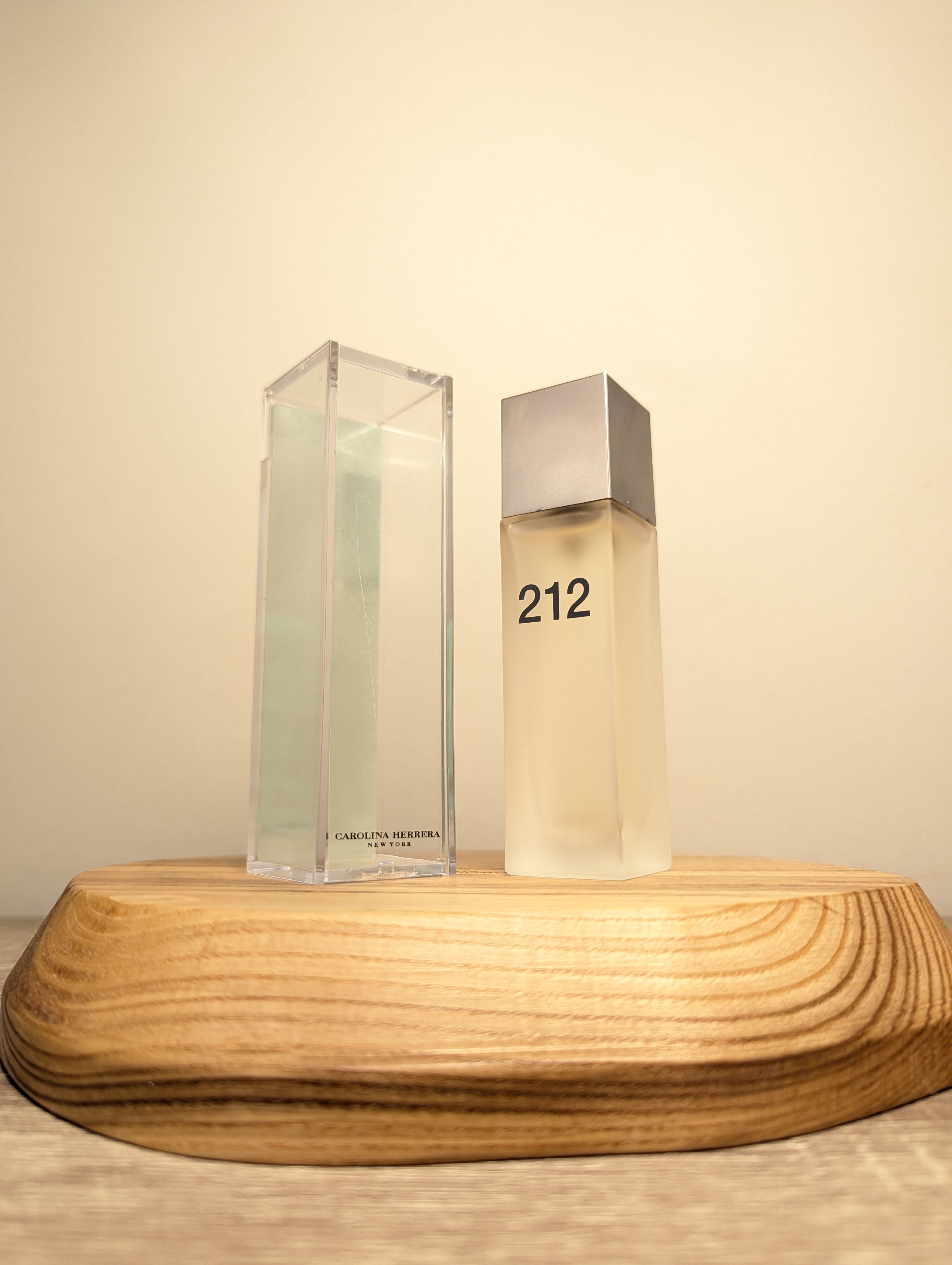 Духи Carolina Herrera 212 — винтажный флакон