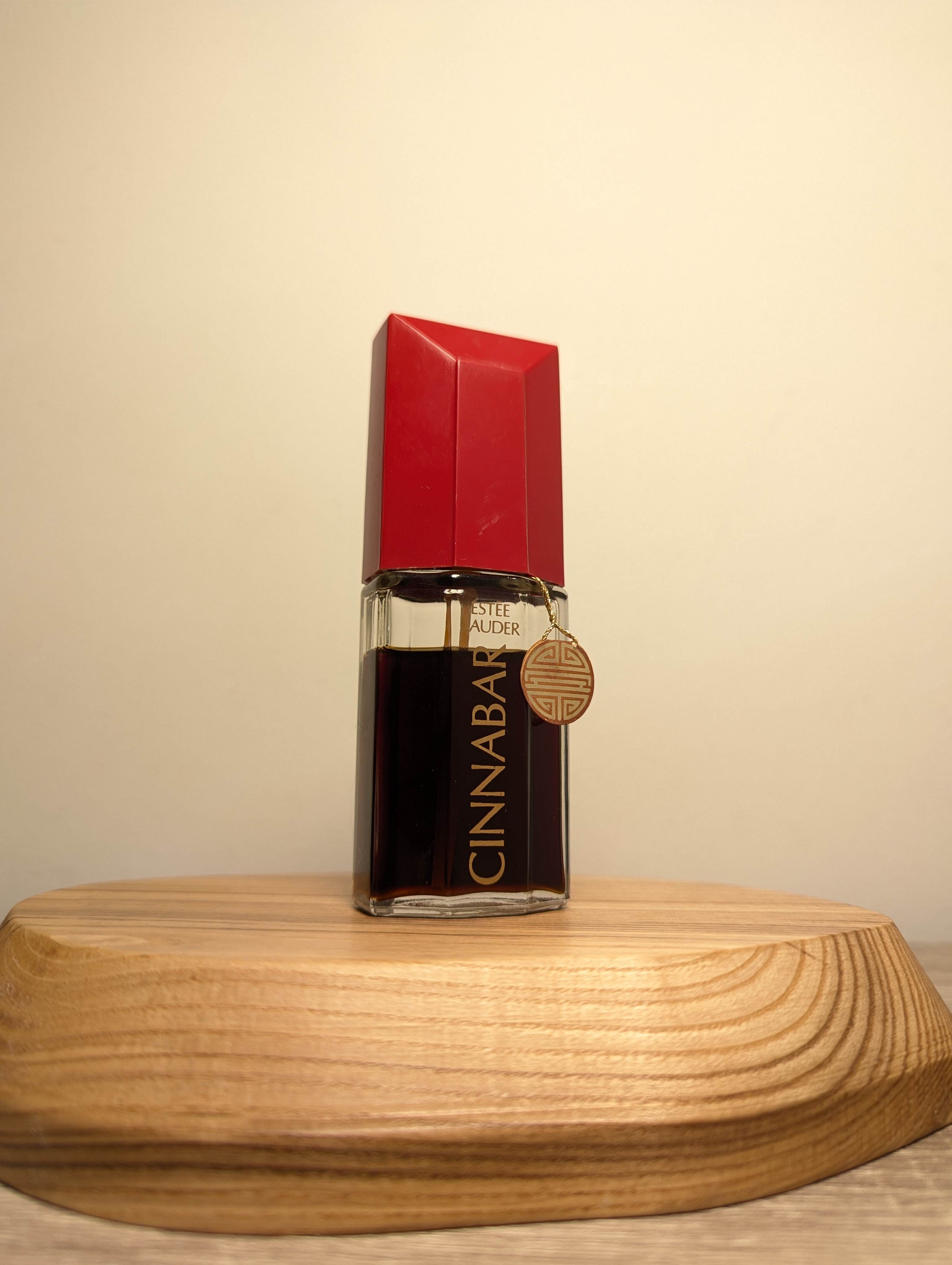 Духи Estee Lauder Cinnabar — винтажный флакон