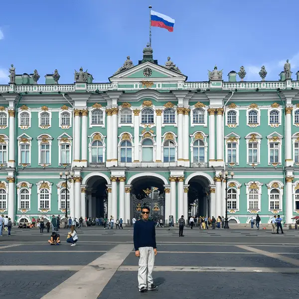 Турист-рекордсмен посетил 196 стран: арестован за шпионаж в России!