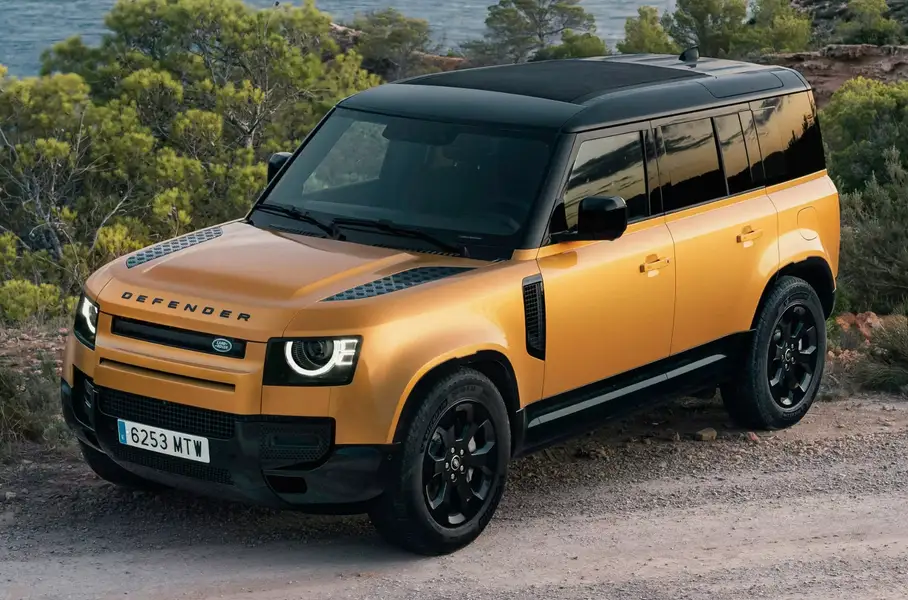 Land Rover удивил уникальным Defender, вдохновленным Ибицей!