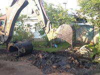 Прокопка канавы и выемка старой жб трубы