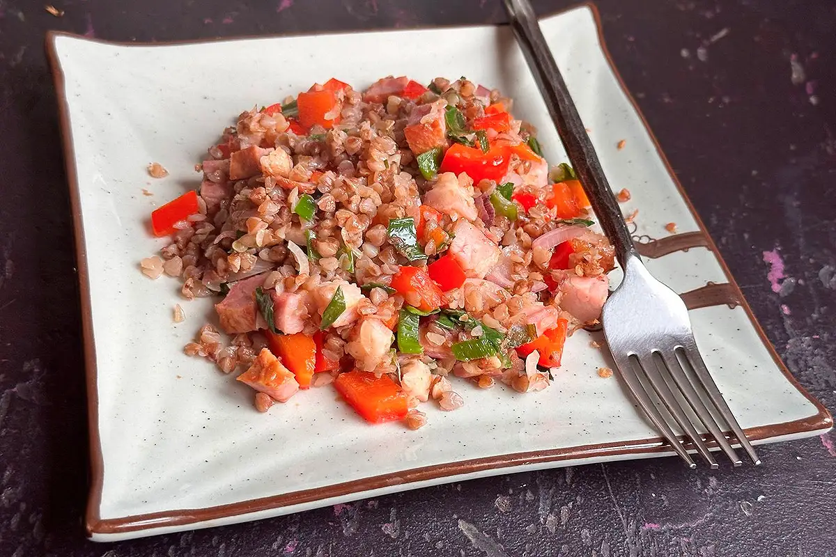 "Рецепт гречки с грудинкой: секретный ингредиент изменит вкус!"