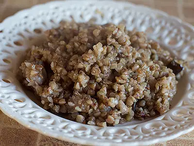 "Секретный рецепт: гречка с грудинкой и баклажанами взрывает вкус!"