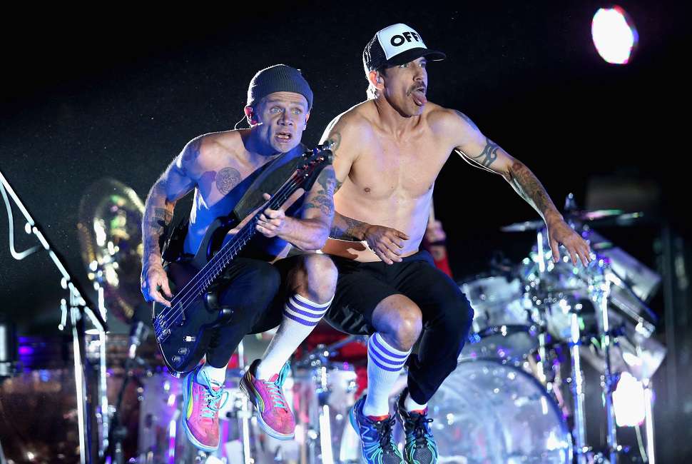 Red Hot Chili Peppers выступили на фоне египетских пирамид
