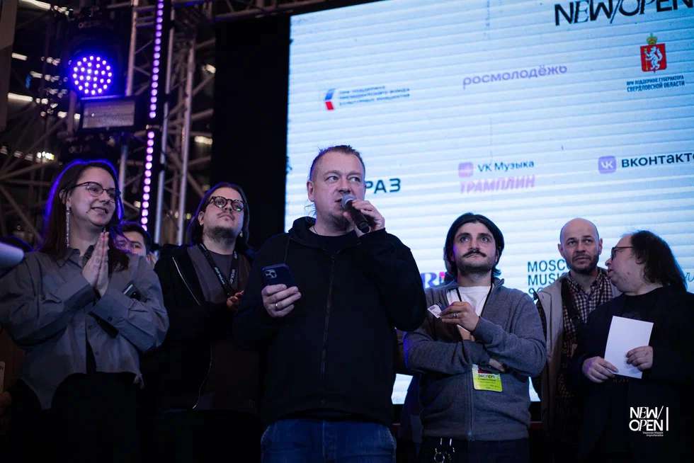 «На фоне проплывал в нарукавниках Антоха МС», — Павел Камакин о музыкальных морских путешествиях