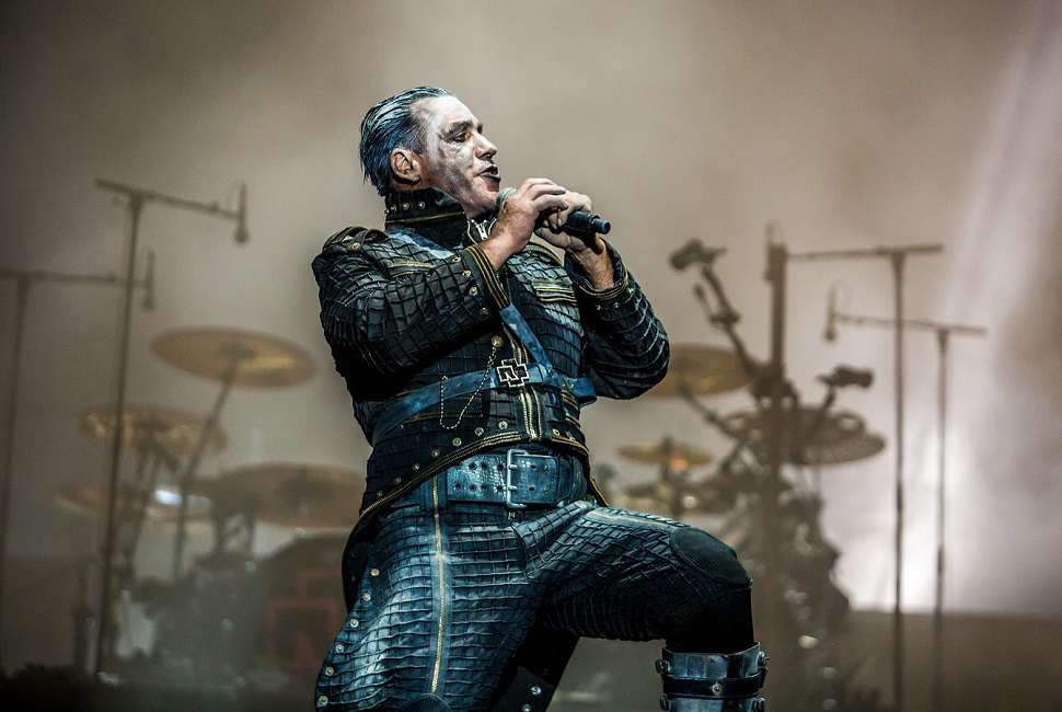 Rammstein выпустили клип на песню «Ausländer»