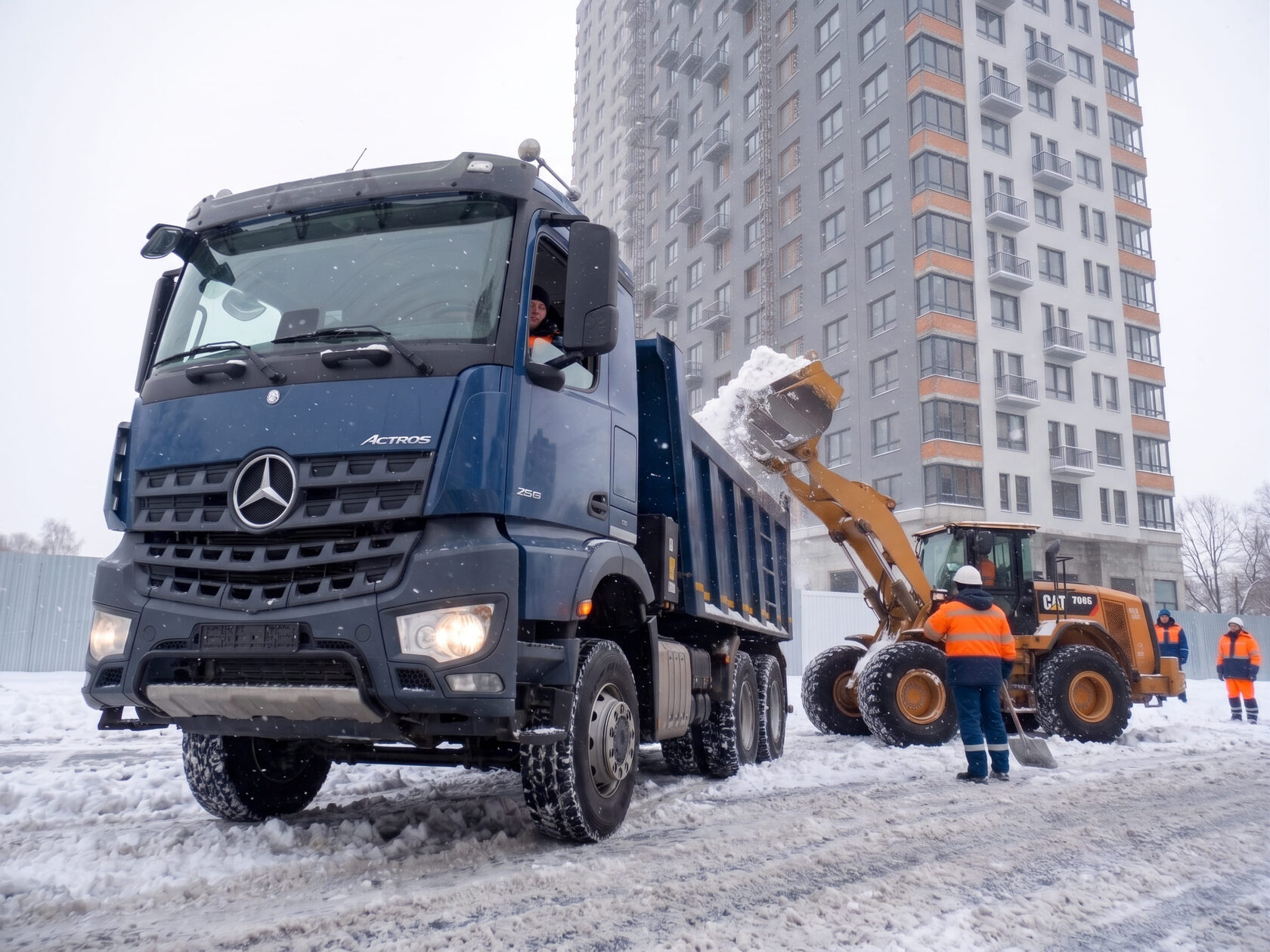 Техника Smart Sneg на вывозе снега