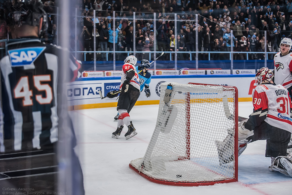 Сибирь Авангард вбрасывание. Hockey Derby. Сибирское дерби. Сибирское дерби Авангард Сибирь приколы и шутки.