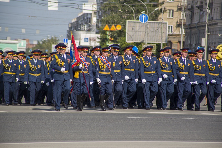 Победа новосибирск программа. Парад Победы в Новосибирске 2020. Парад 9 мая Новосибирск 2020. Парад смирно. Смирно парад Победы.