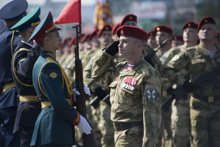 Парад смирно к торжественному