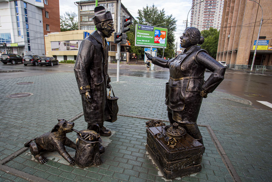 Разные памятники. Иван Фастманов памятники. Памятники и скульптуры Новосибирска. Новосибирск памятник Арлекин в Новосибирске. Необычные памятники Новосибирска.